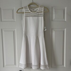 Elegant White Sleeveless Dress